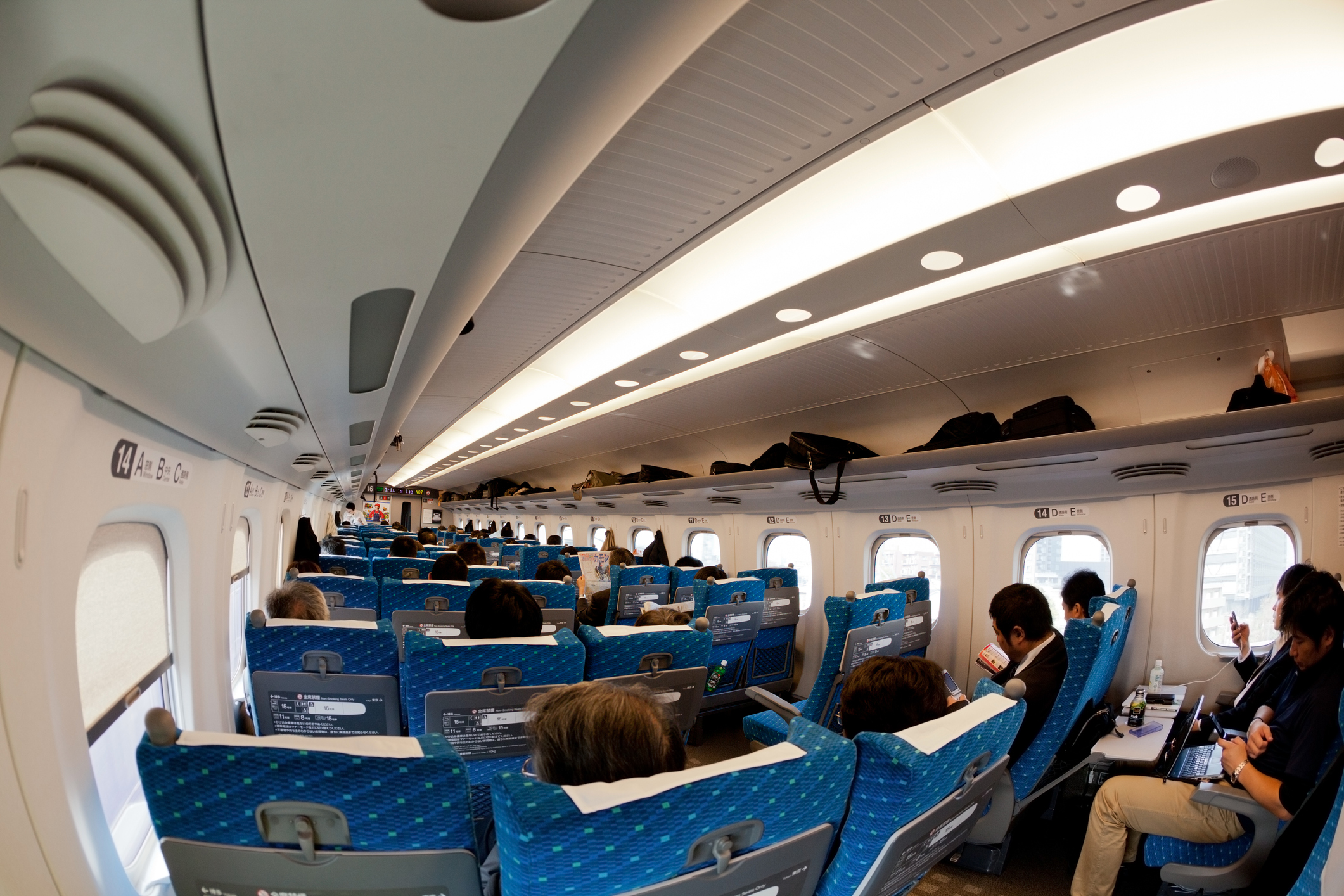 Interior de um trem-bala japonês