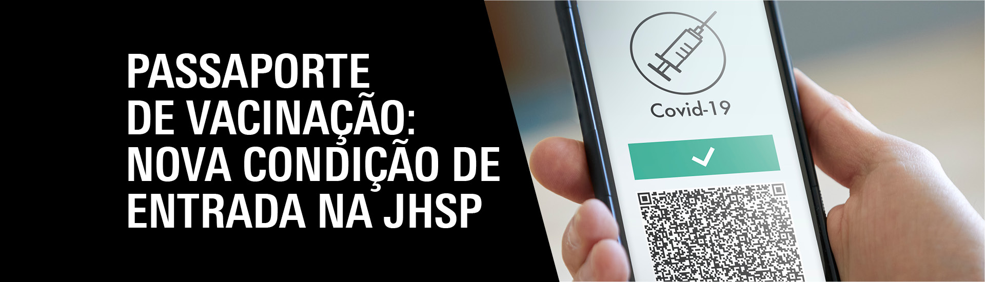 O PASSAPORTE DE VACINAÇÃO É A NOVA CONDIÇÃO PARA VISITAR A JHSP. Detalhe de mão segurando um celular com passaporte de vacinação online