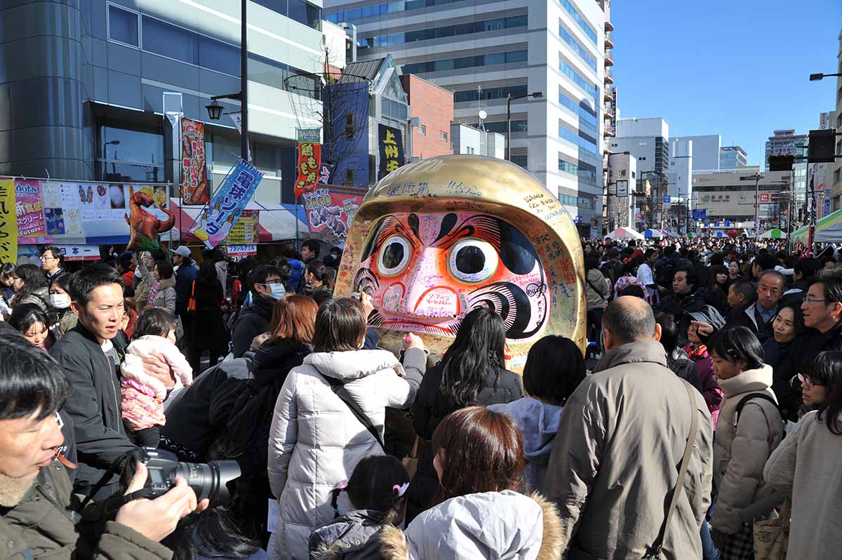 Feria de Daruma de Takasaki, en la provincia de Gumma Prefectura de Takasaki