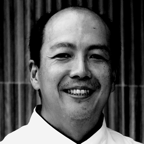 Chef André Saburó em retrato preto e branco