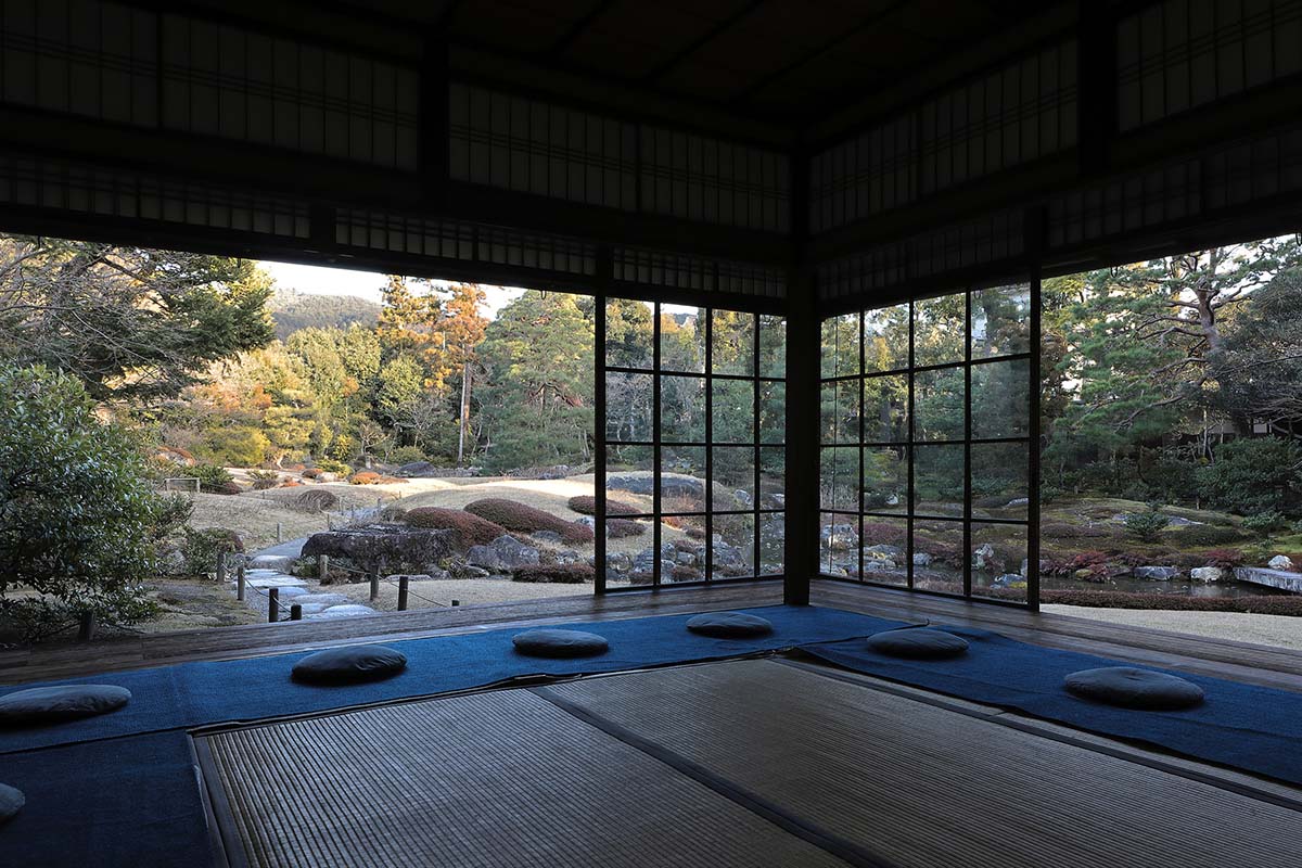 Imagem de uma casa de chá em um jardim japonês
